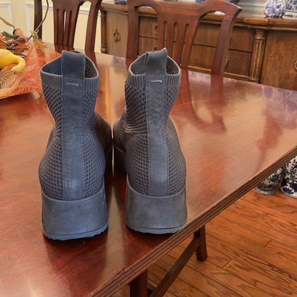 Eileen Fisher Gray Ankle Boots - Picture 4 of 9
